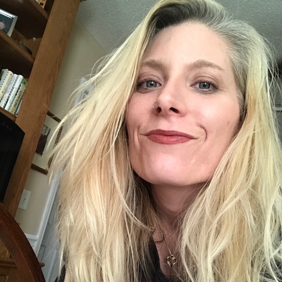 Meet your Posher, Emily - Picture 2 of 2